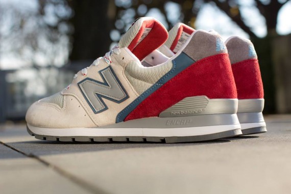 New Balance 996 – Beige – Red – Blue